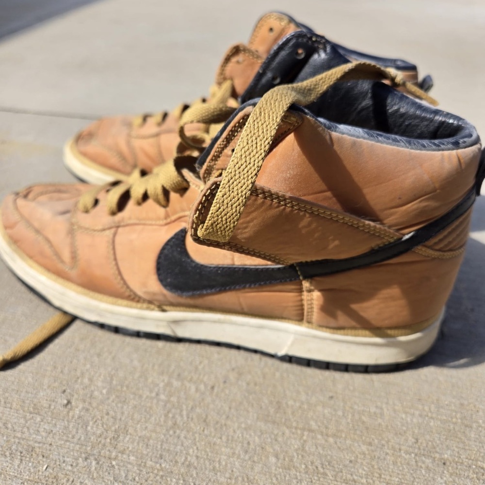 VINTAGE (2006) Nike SB High Dunks in Tan/Gold and Black